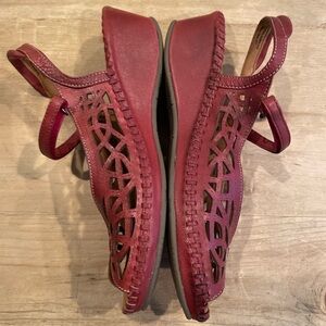 NWOT Biza Red Leather Wedges Therapuetic rubber Sole casual boho resort vacay 10
